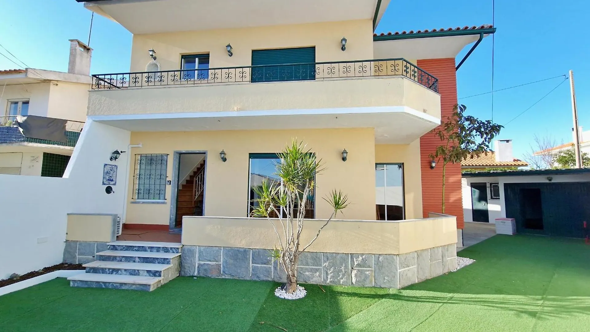Mbird Rosario Family House Villa Cascais Portugal